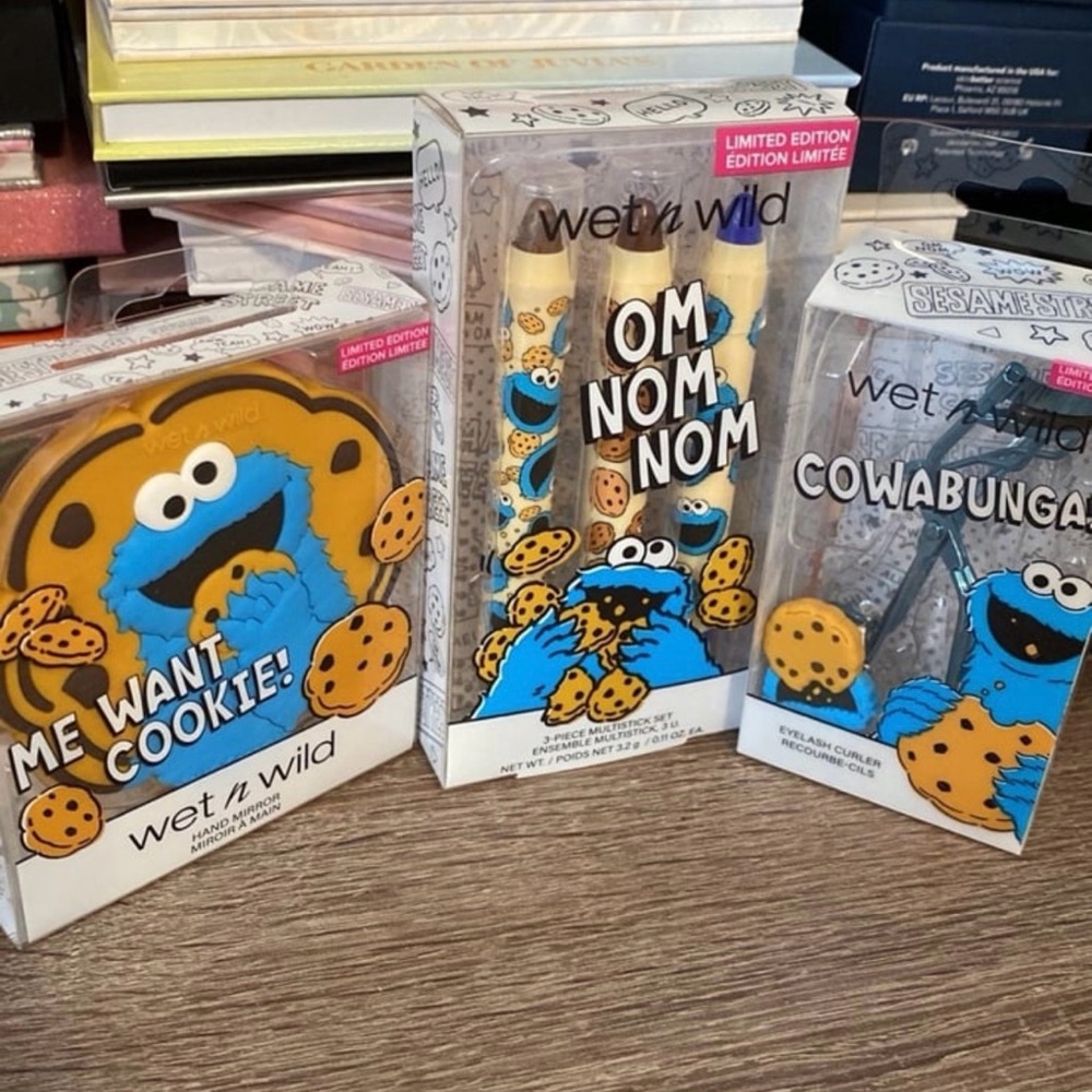 Wet n Wild Cookie Monster Makeup Set - Blue and Brown